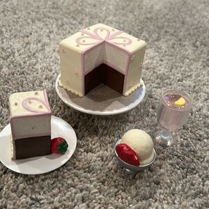 American Girl , Party Treat Set Cake, Lemonade Ice cream Retired